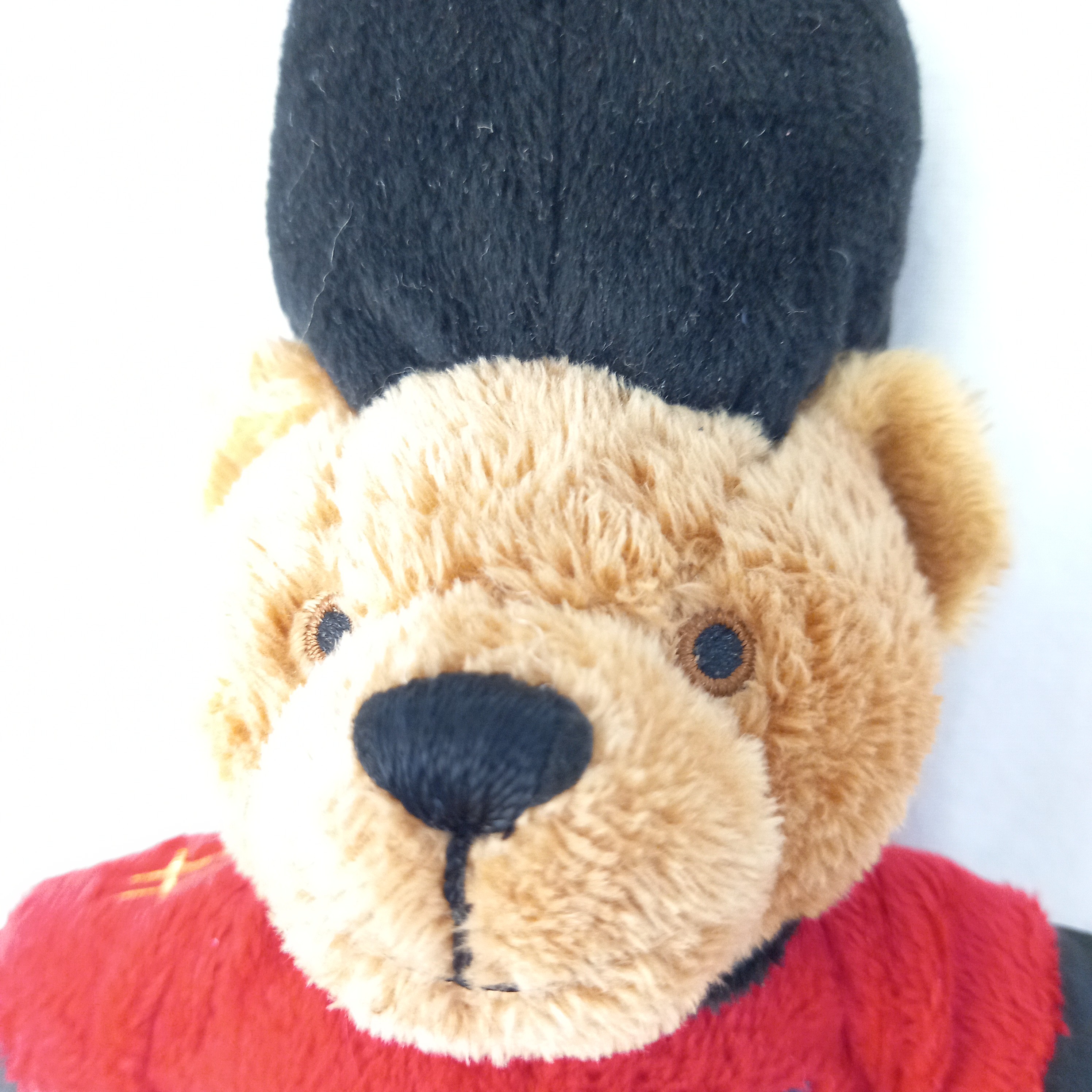Voir photo 3 de Peluche ours Harrods, représentant un horse gard, "Toy soft" Peluche ours Harrods, représentant un horse gard, "Toy soft" Très bon état - Vue 3 -